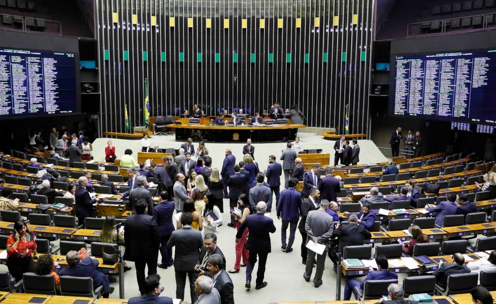 Câmara aprova projeto com regras de quarentena e medidas para enfrentar coronavírus
